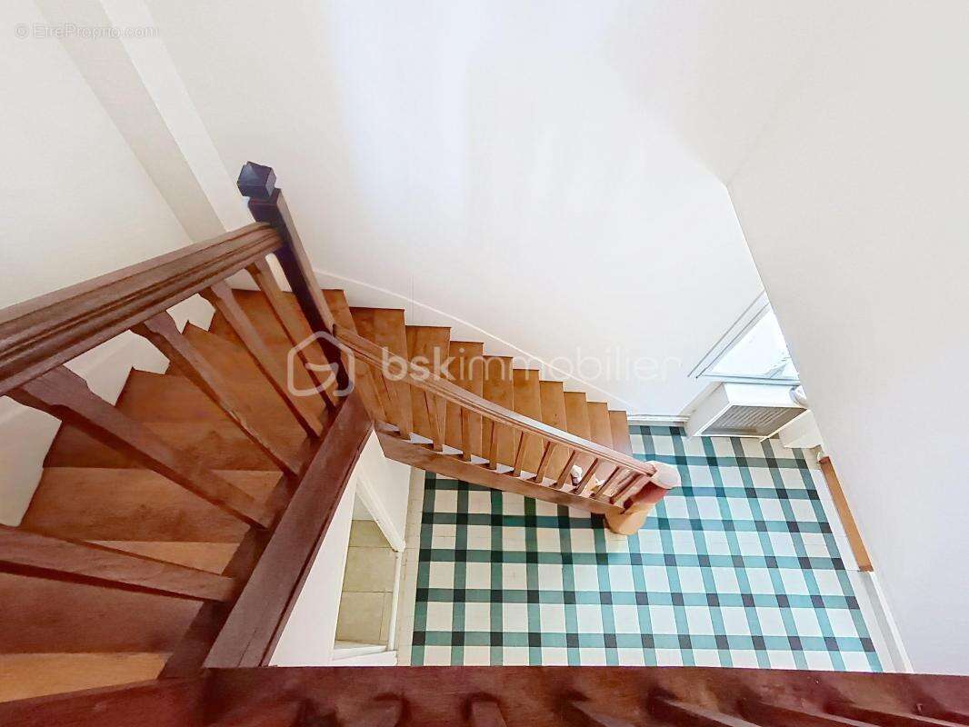 Maison à SAINTE-GENEVIEVE-DES-BOIS