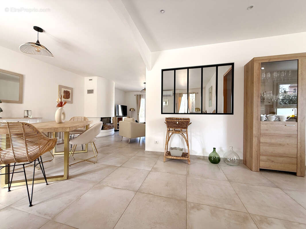 Maison à BAGNOLS-EN-FORET