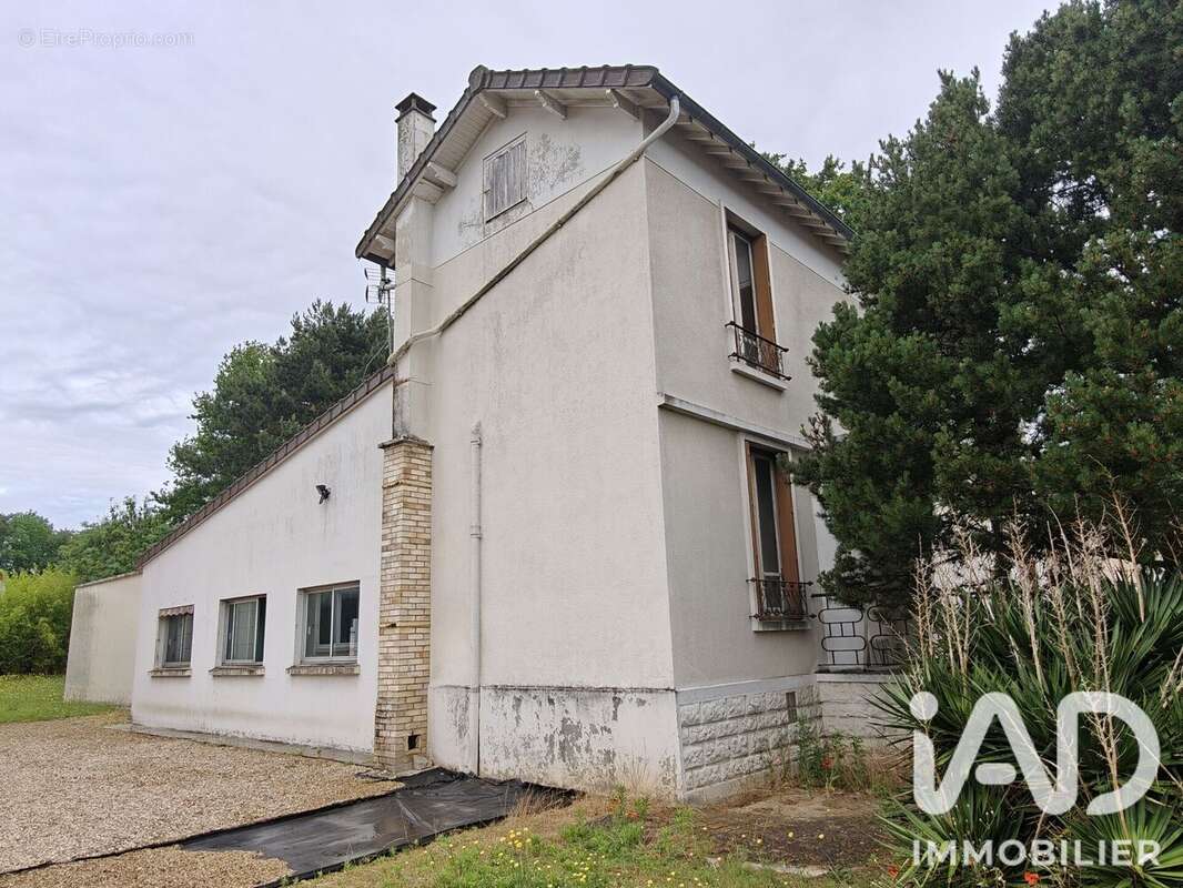 Commerce 435 m² à Chelles  - photo 2