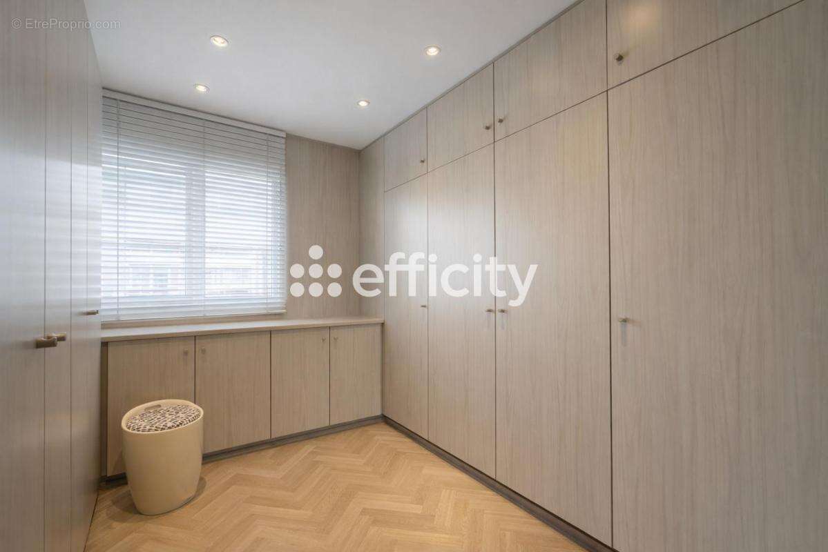 Appartement à LEVALLOIS-PERRET