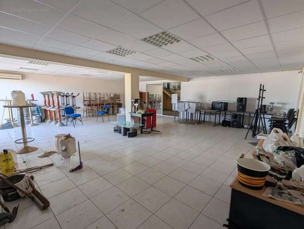 Local commercial 322m² - photo 9