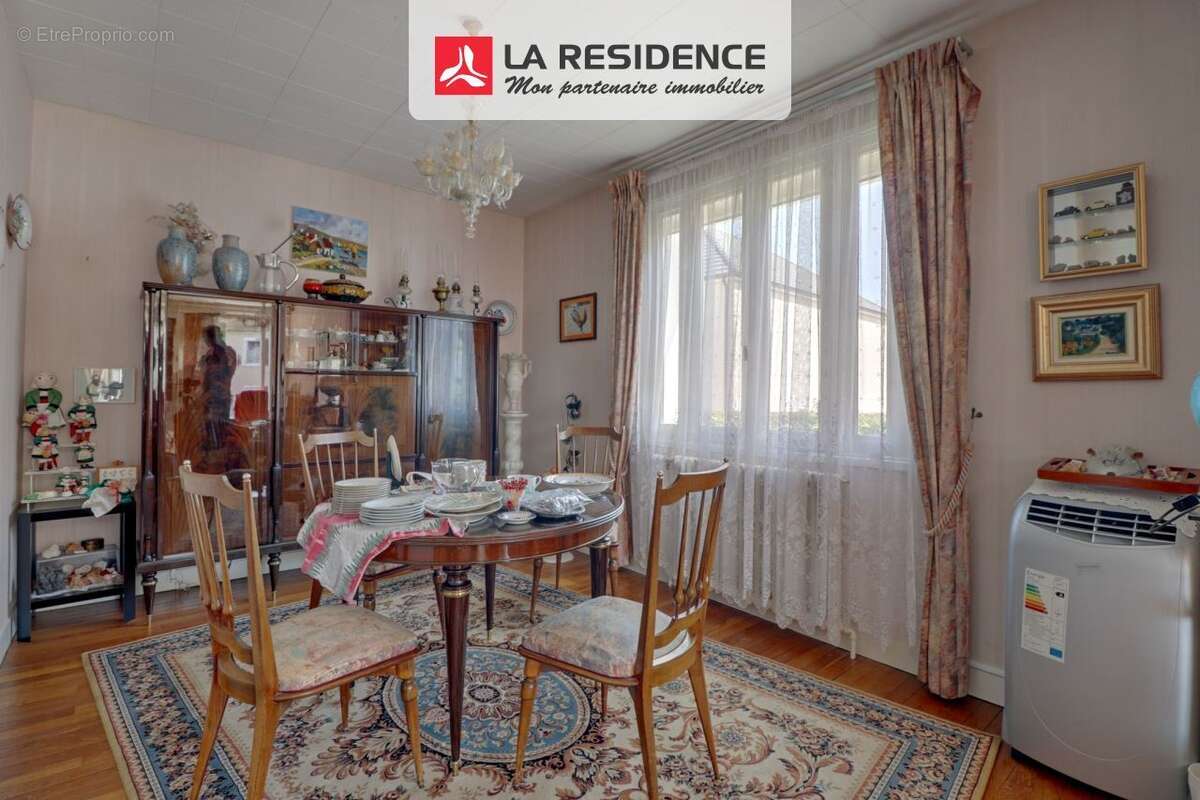 Maison à MAURECOURT