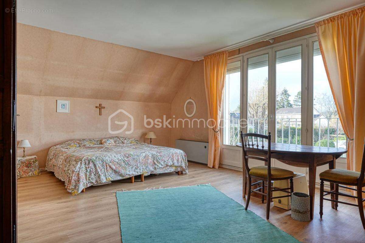 Maison à VOISINS-LE-BRETONNEUX