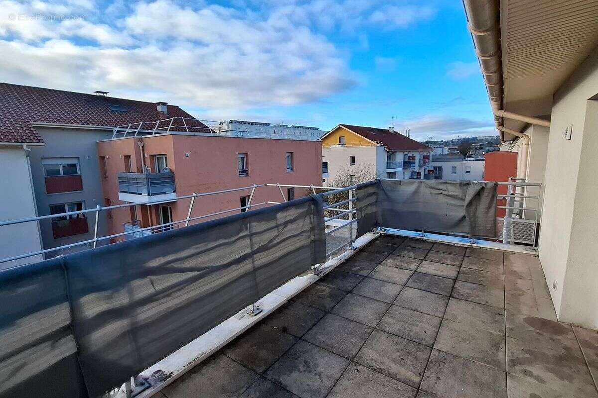 Appartement à PIERRE-BENITE