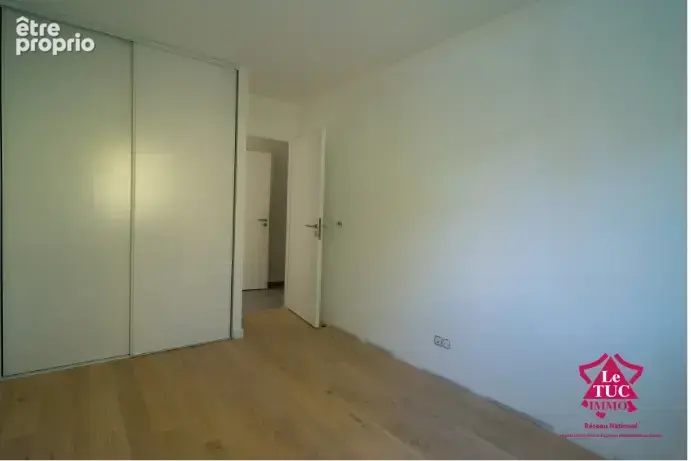 T4 NEUF - Centre et calme. - photo 5