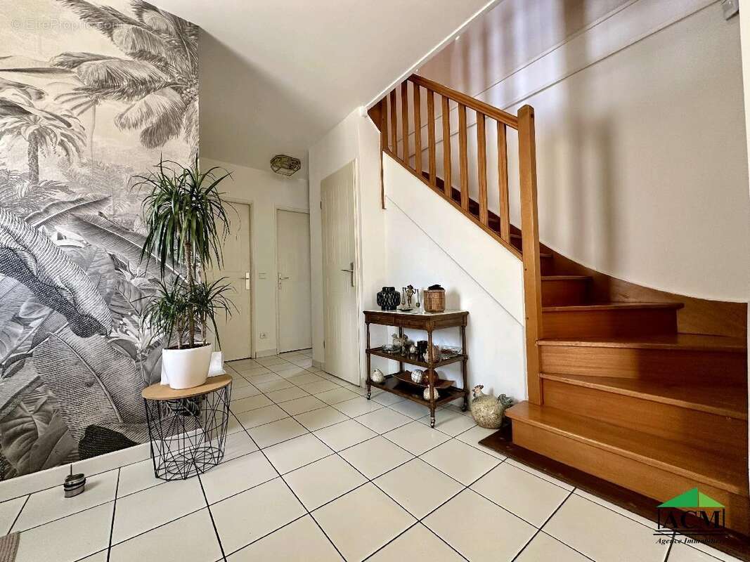 Maison à MERY-SUR-OISE