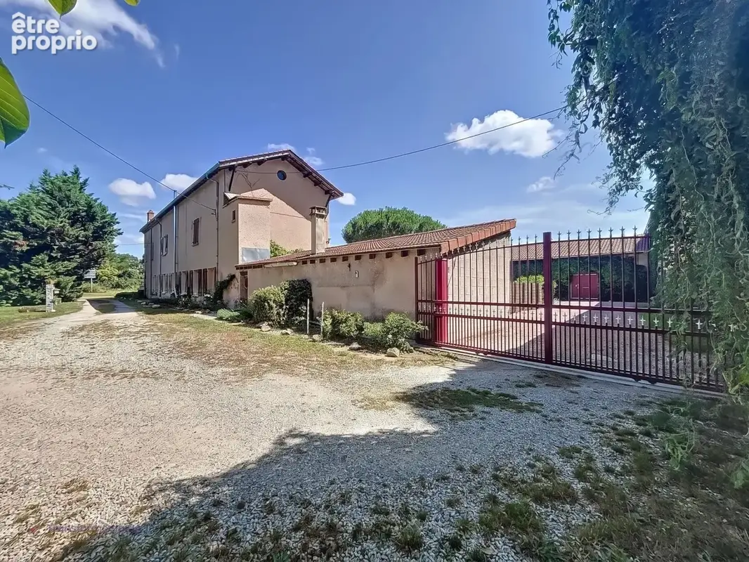 Vente : maison 261m² à chalain le comtal - photo 18