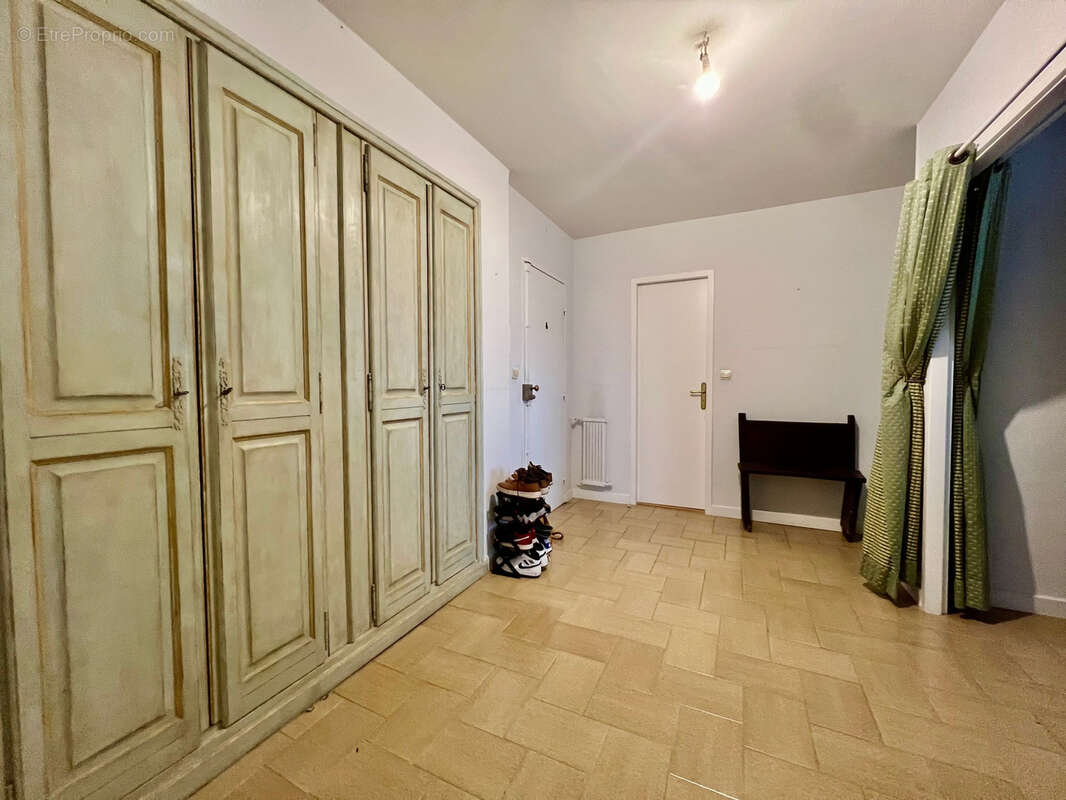 Appartement à BAGNOLS-SUR-CEZE