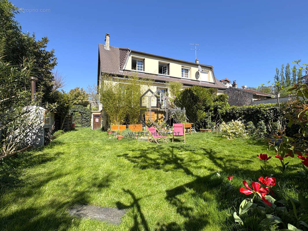 Maison à CHENNEVIERES-SUR-MARNE