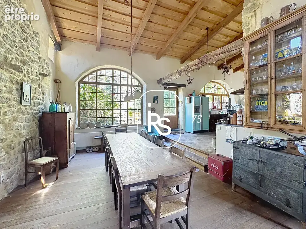 Propriété de charme de deux maisons avec piscine et un total de 2,53 ha de terrain naturel. - photo 10