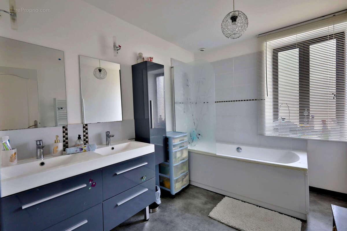 Maison à OYTIER-SAINT-OBLAS