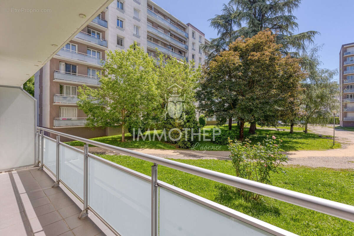 Appartement à SAINT-MARTIN-D'HERES