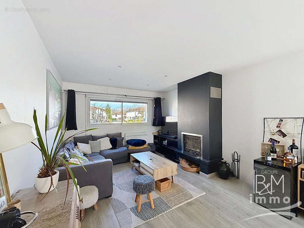 Appartement à TOSSE