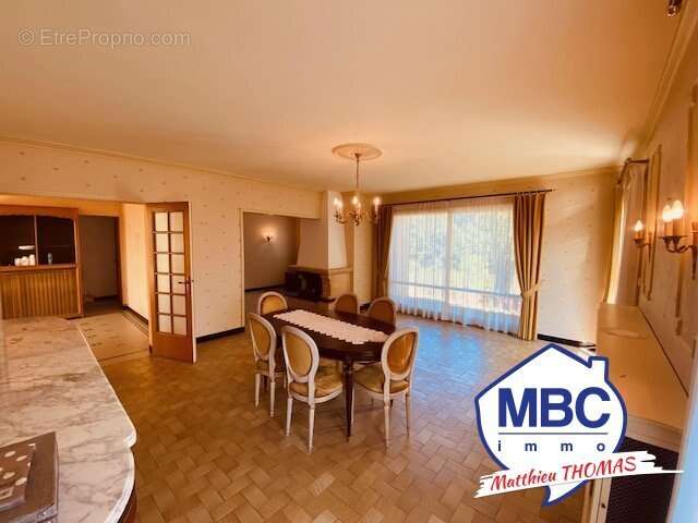 Maison à MONTREVAULT