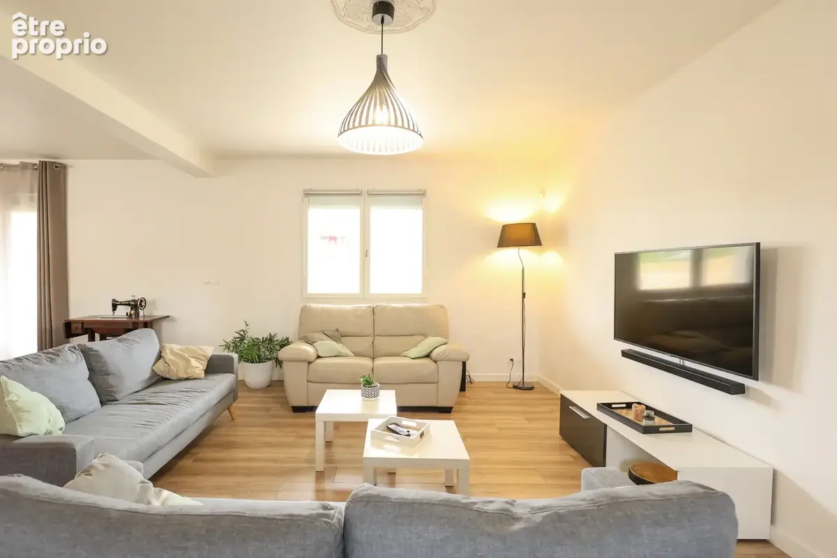 Plus de 150 m2, un état exceptionnel, des volumes généreux .  MÉZÉRIAT   349 000 € - photo 2
