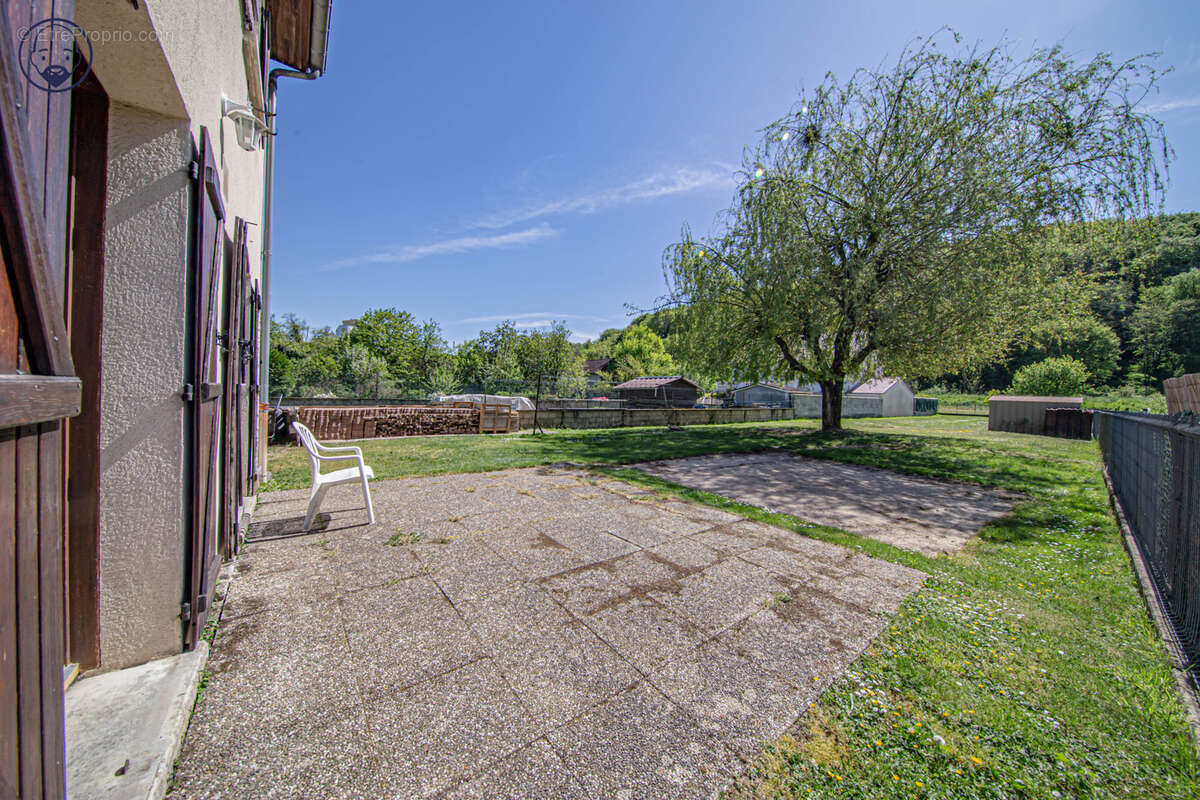 Maison à VELAINES