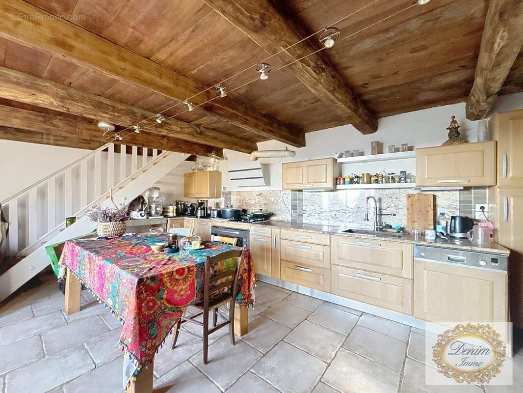 Maison à LE COLLET-DE-DEZE