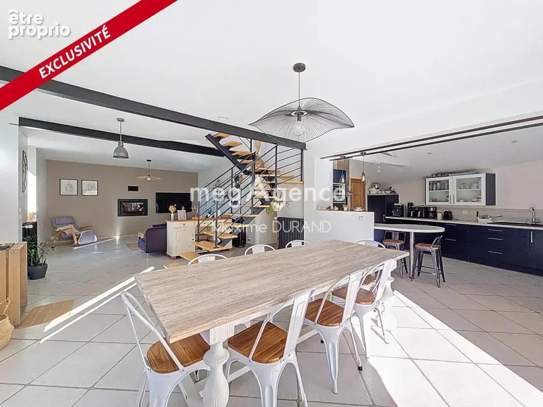 Maison de caractère avec grand terrain et studio avec revenu locatif - photo 5