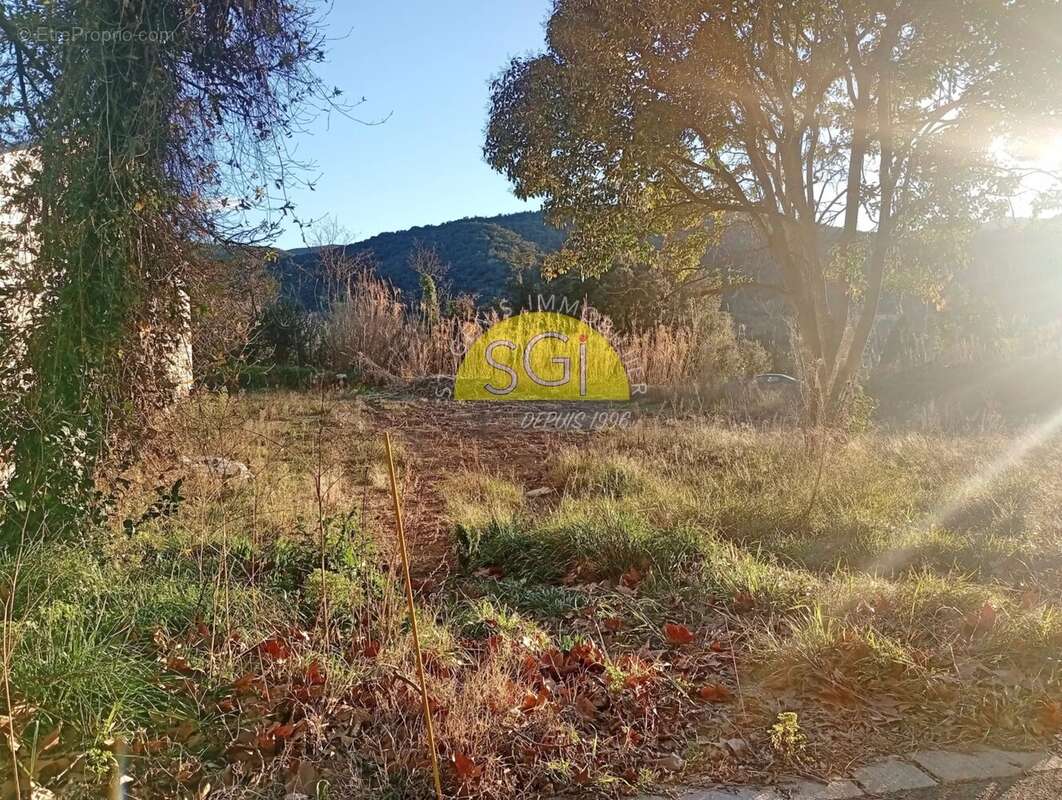 Terrain à LES CLUSES