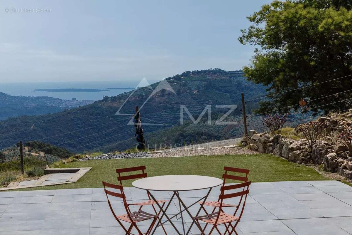 Maison à MANDELIEU-LA-NAPOULE