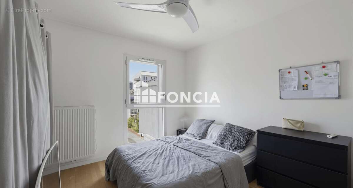 Appartement T3 – Cours Balguerie Stuttenberg avec Parking et extèrieur - photo 5