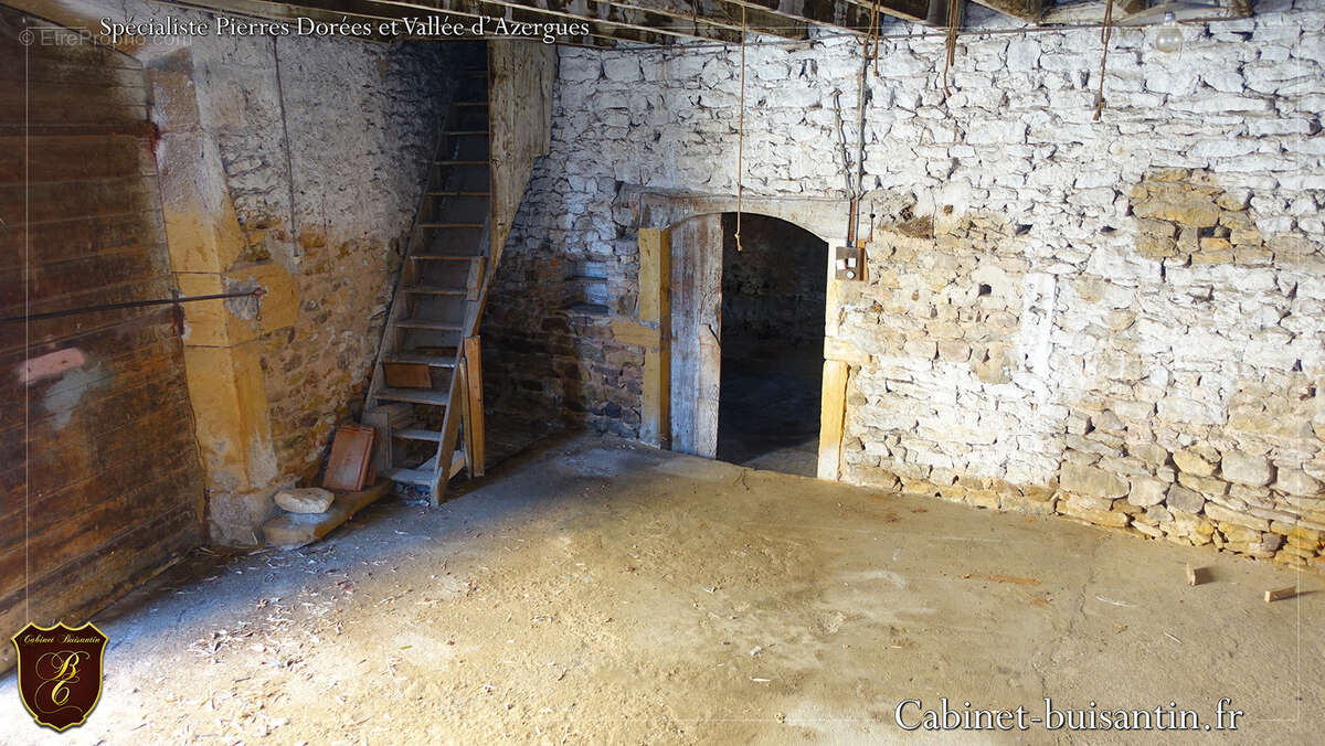 Grange en pierres à aménager avec terrasse - photo 2