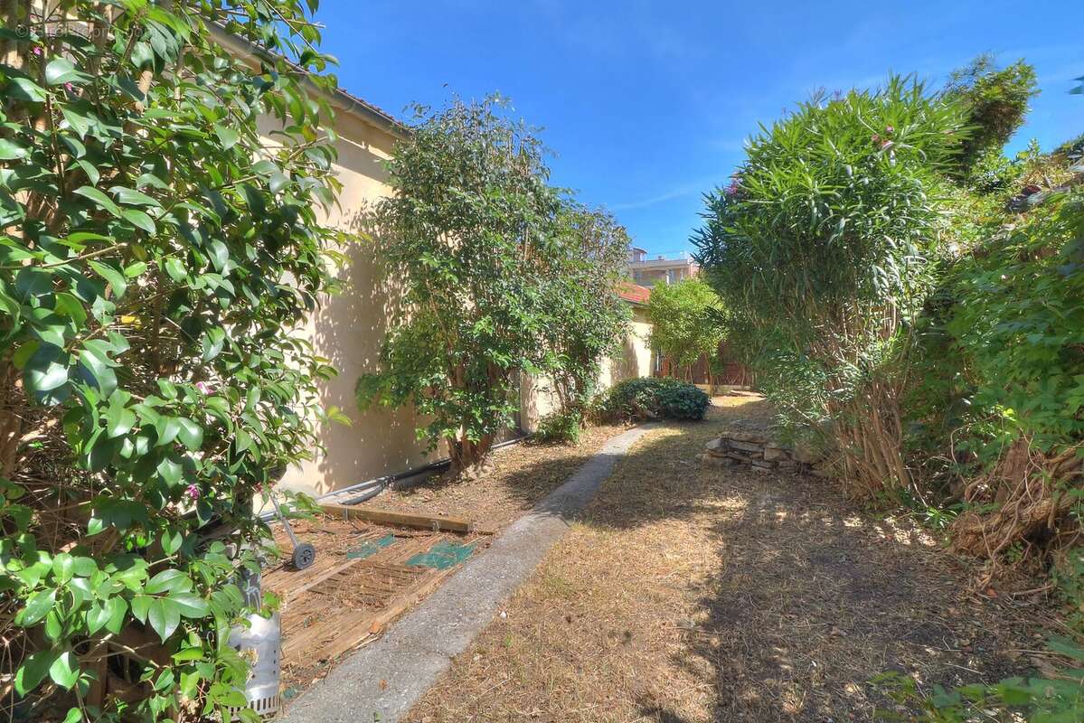 Maison à VALLAURIS
