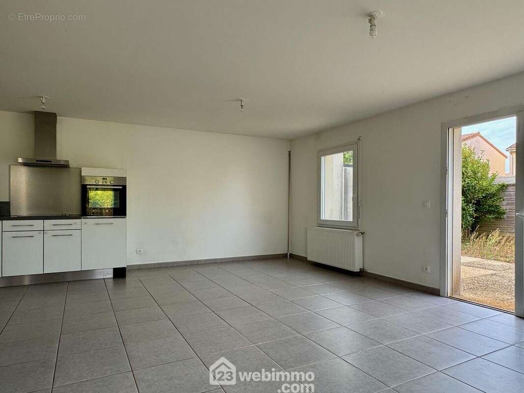 Espace salle à manger, - Maison à VOUNEUIL-SOUS-BIARD