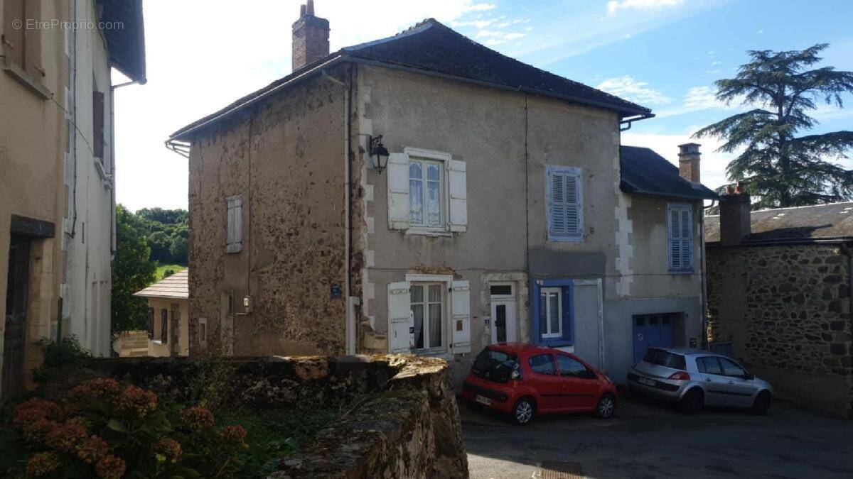 Maison à PIERRE-BUFFIERE