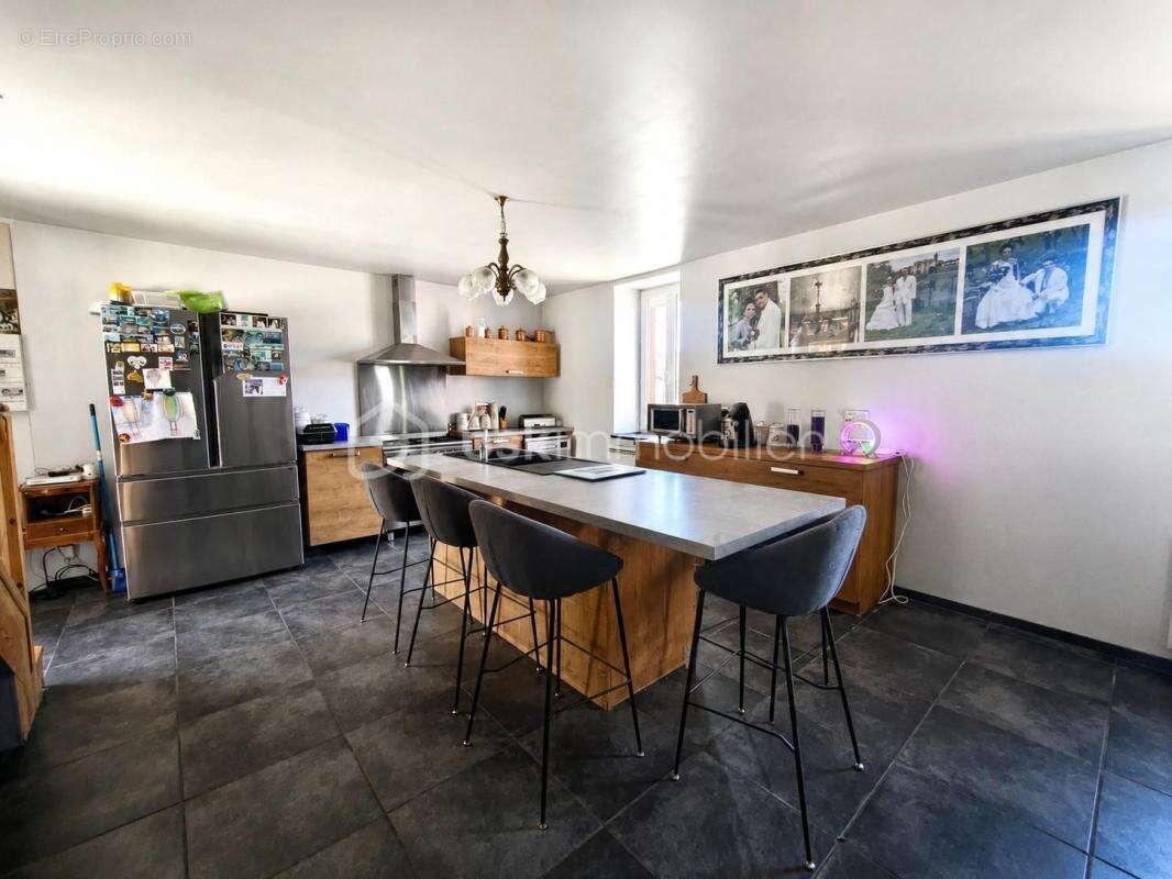 Propriété familiale où espace, confort et sérénité se rencontrent - photo 8