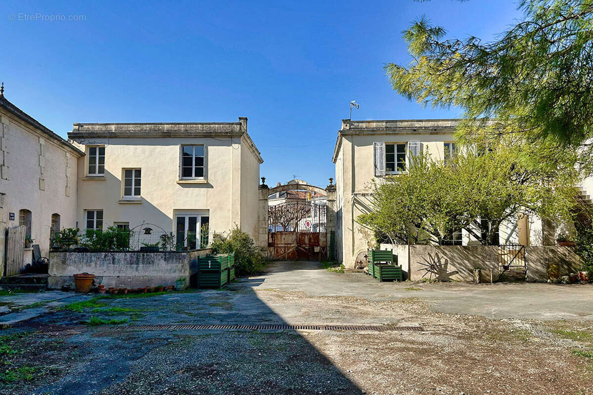 Appartement à SAINT-JEAN-D'ANGELY