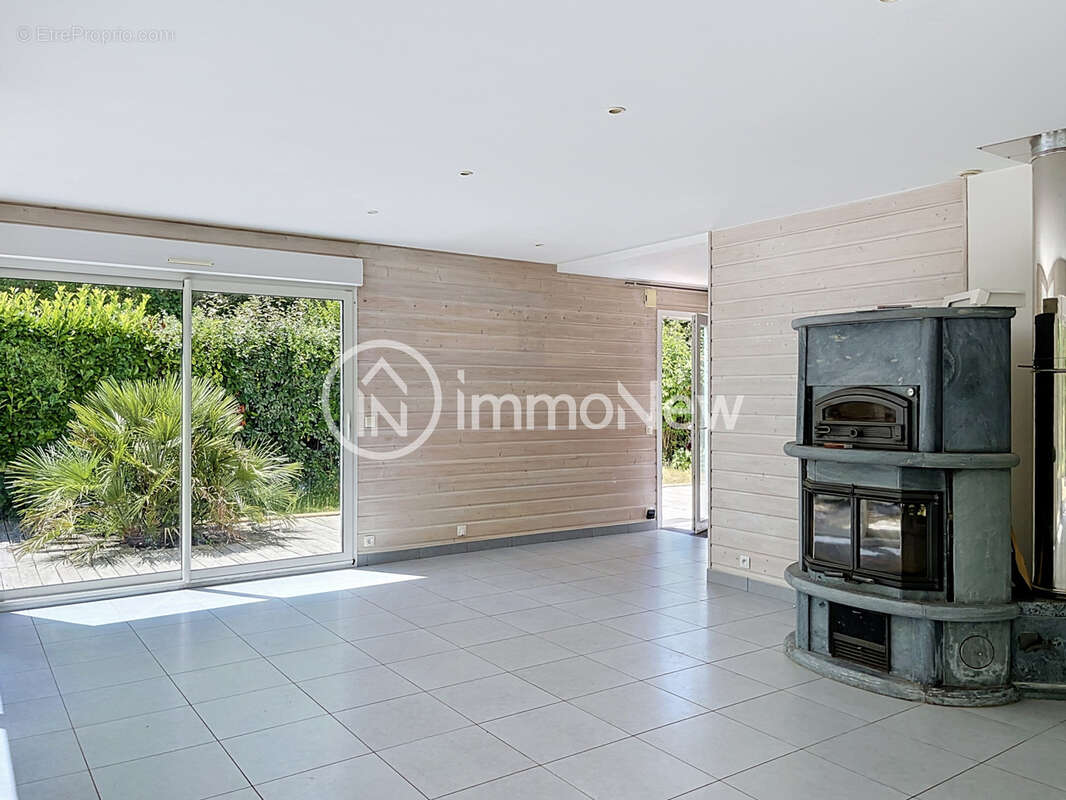 Maison familiale 160 m2   Terrain 1 900 m2 - JULLOUVILLE 50610 - photo 4