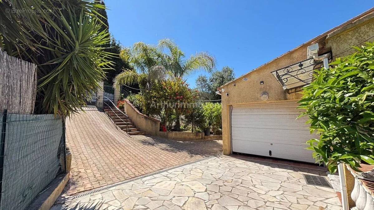 Maison à LA TRINITE