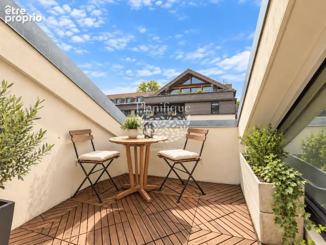 Ferney-Voltaire, un duplex aux volumes singuliers aux portes de Genève - photo 10