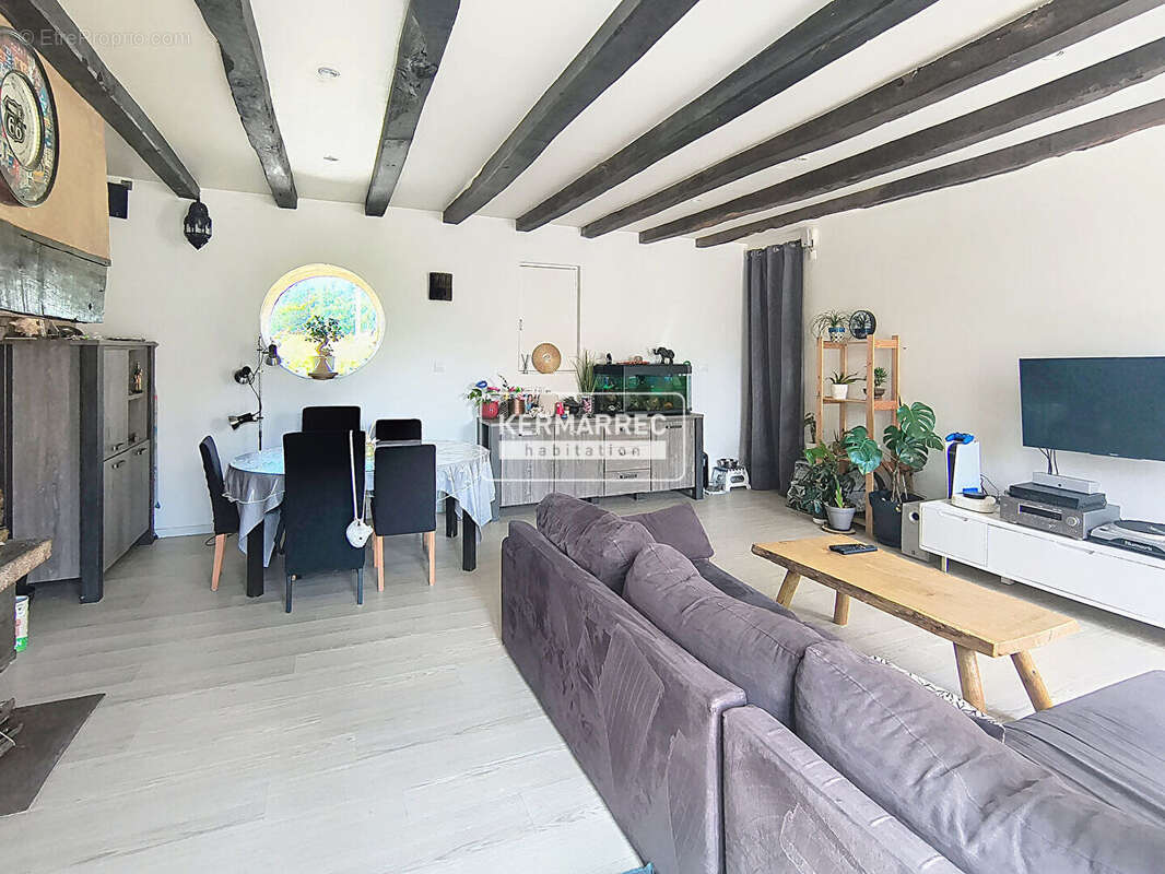 Maison à MONTREUIL-LE-GAST