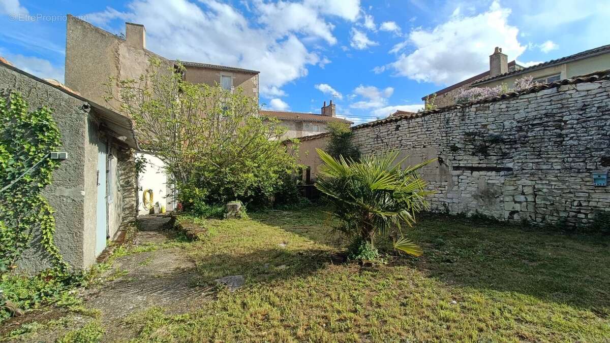 Maison à NEUVILLE-DE-POITOU