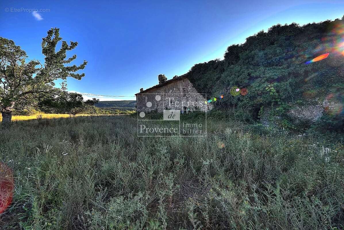 Maison à LES SALLES-SUR-VERDON