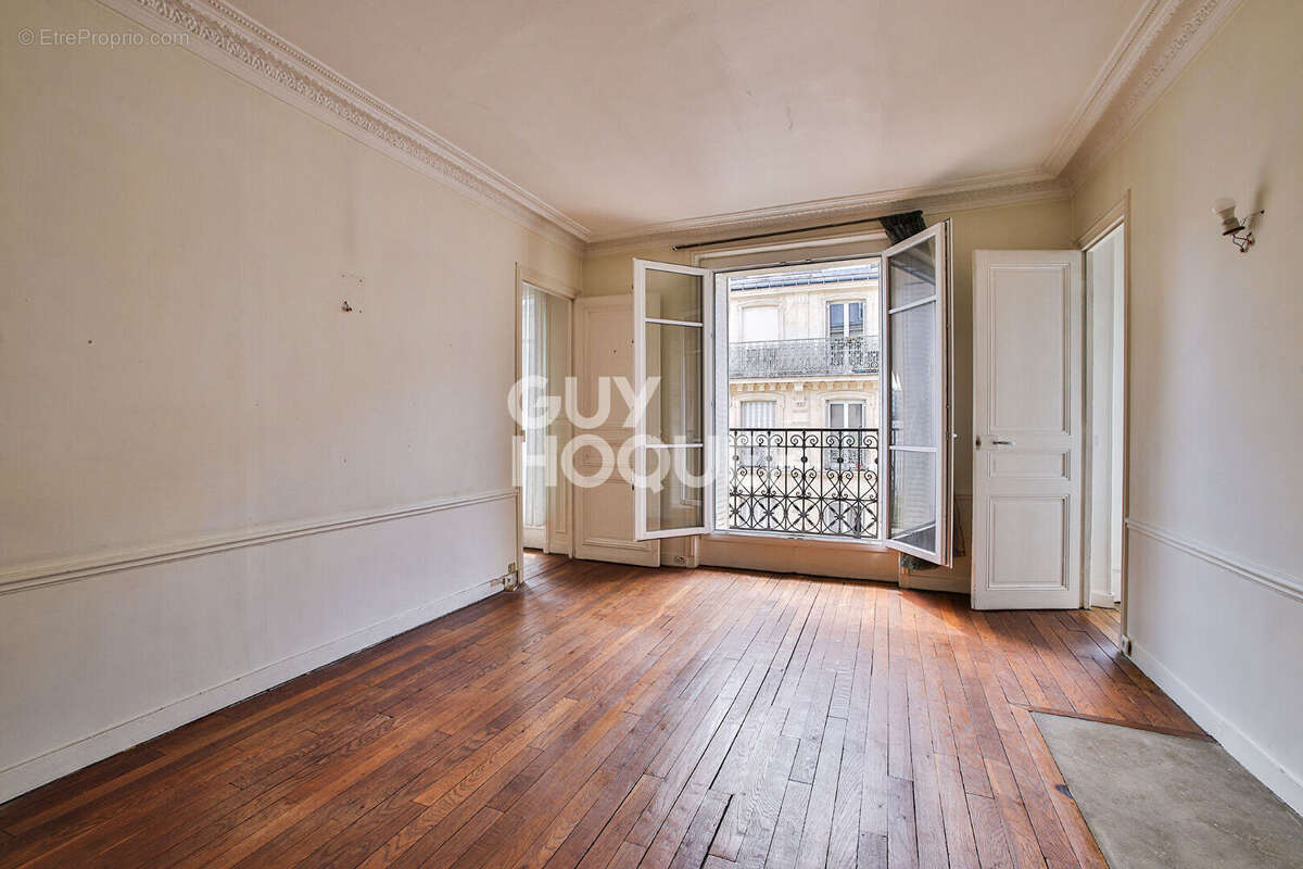 Appartement à PARIS-18E