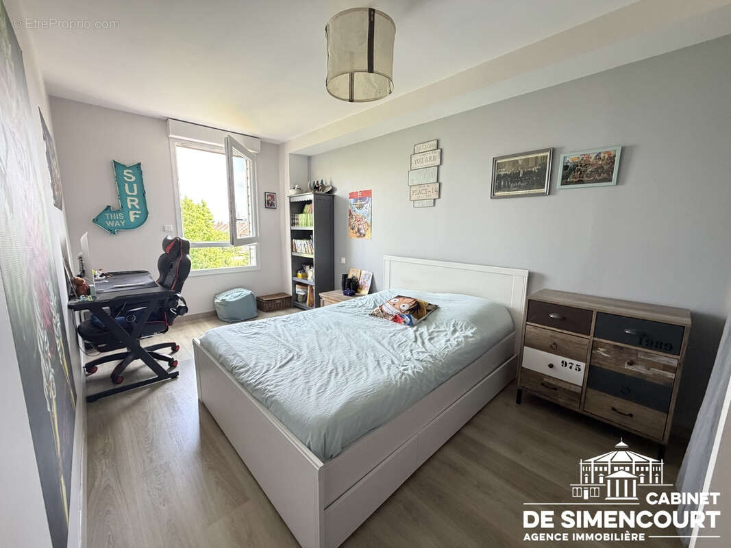 Maison 3 chambres, cour, terrasses et garage - photo 5