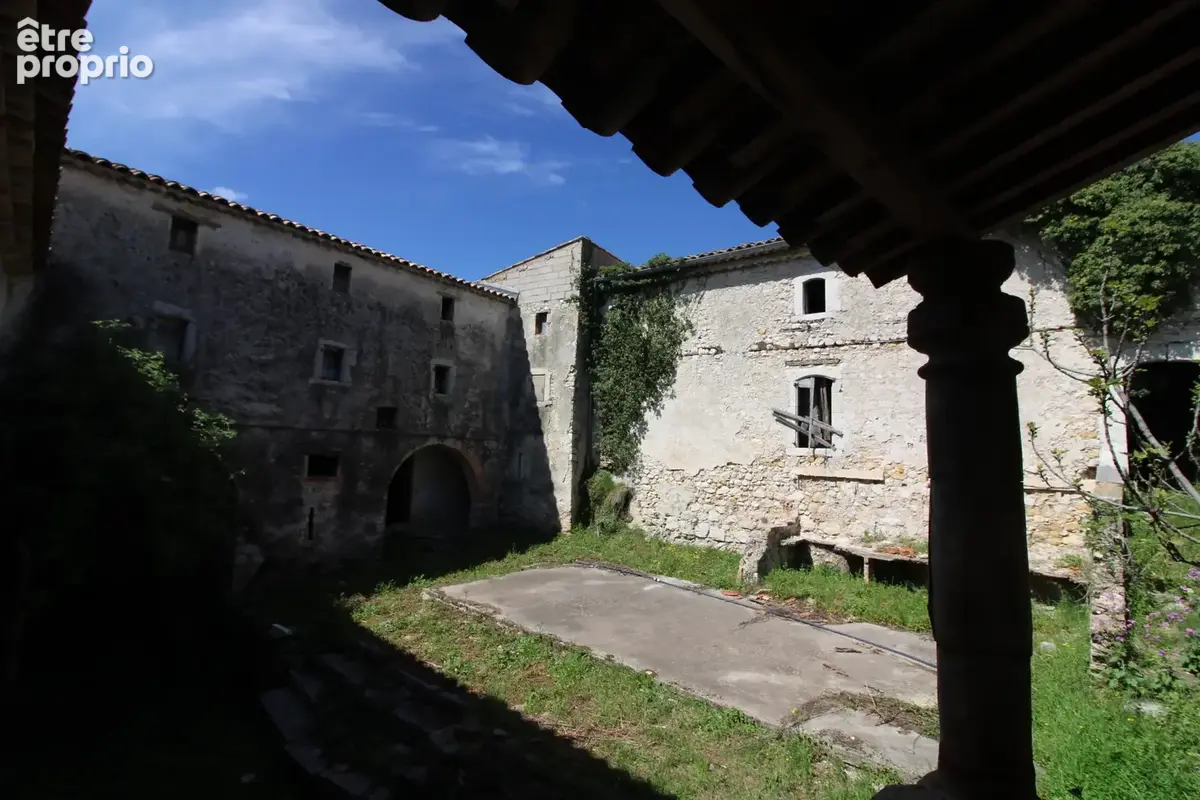 Mas de 2500 m2 sur 26 hectares. - photo 79
