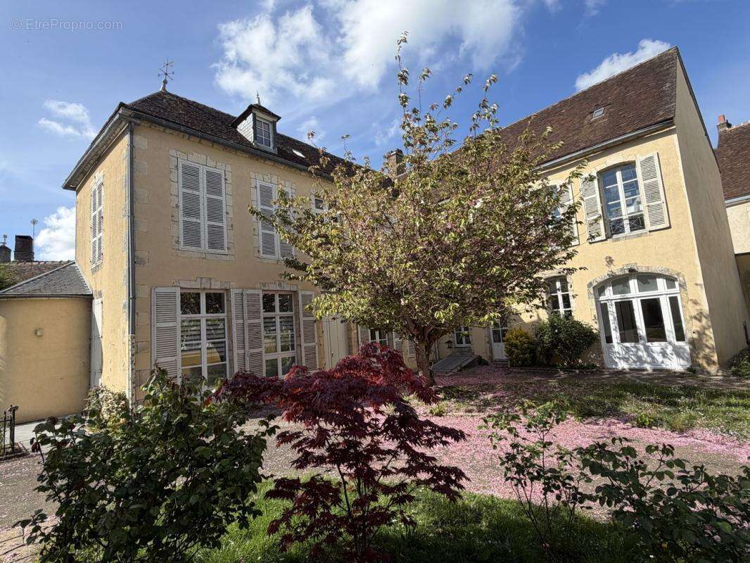 EXCLUSIVITÉ – Ancien Hôtel Particulier au cœur historique de Bellême - photo 15