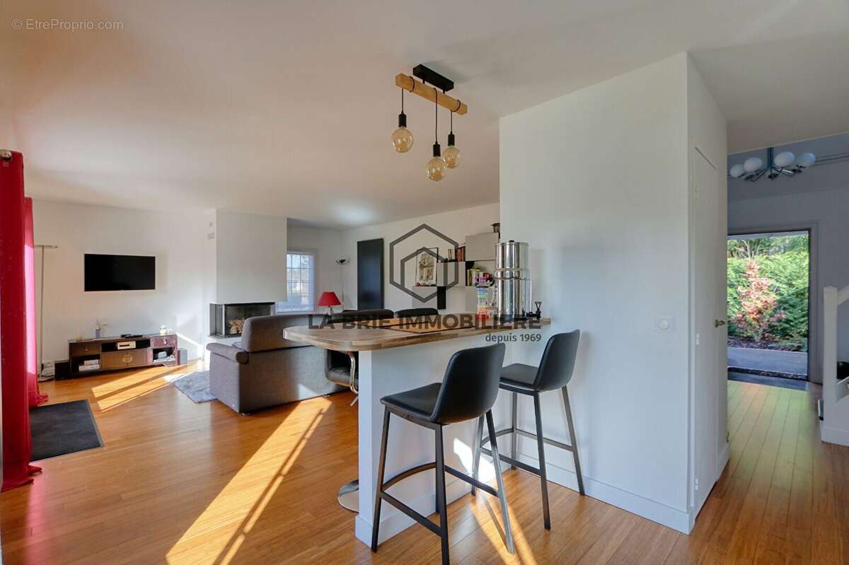 Maison 108 m² à Marolles-En-Brie  - photo 9