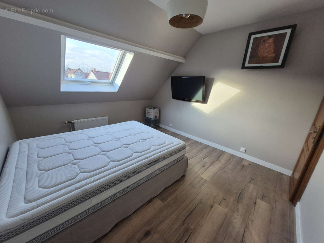 Maison à MAURECOURT