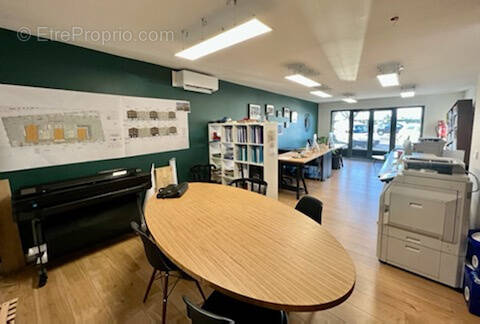 Commerce à AIGUES-MORTES