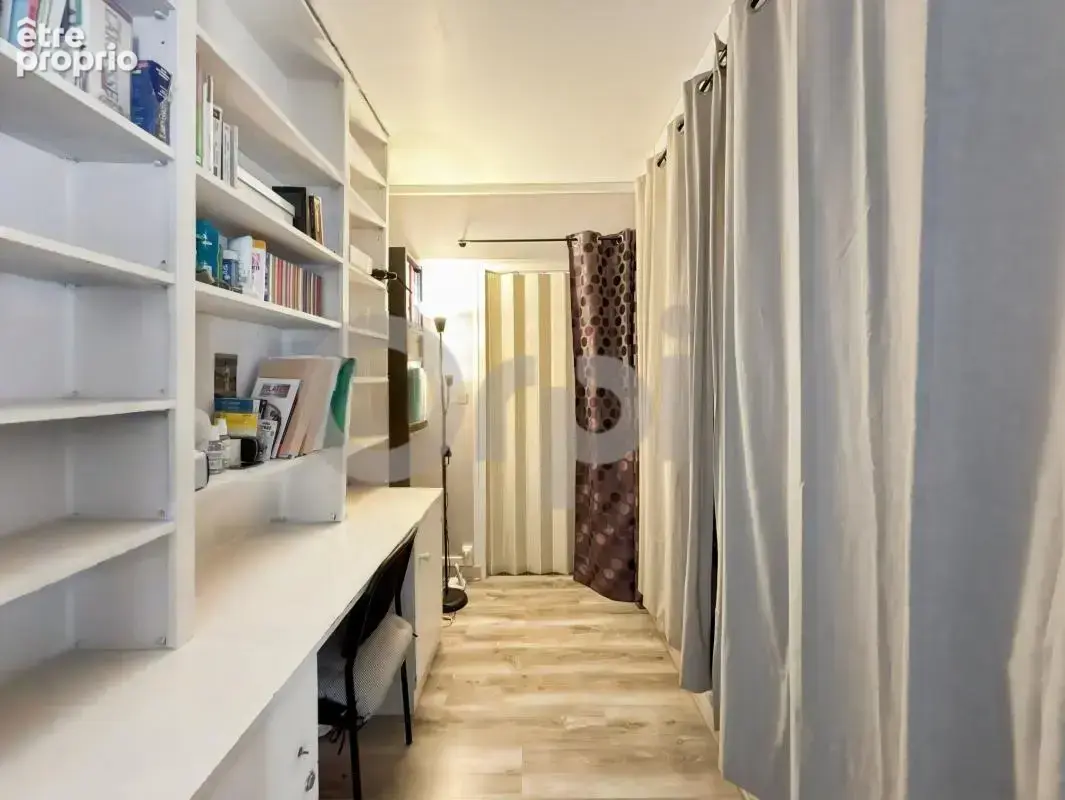 Appartement 2 pièces à Vendre à quelques pas de la place des Vosges à Paris 4e - photo 9
