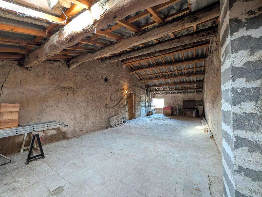 Maison à LA BASTIDE-DES-JOURDANS