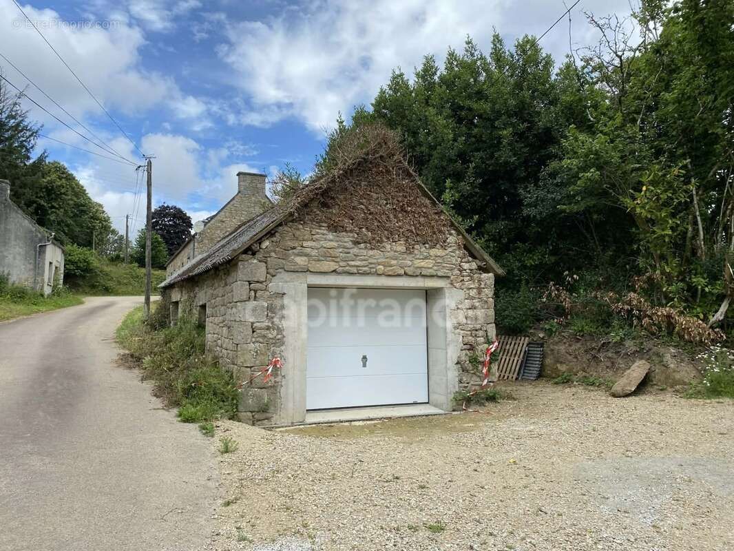 Maison en pierre avec plus d’un hectare de terrain – Berrien - photo 17