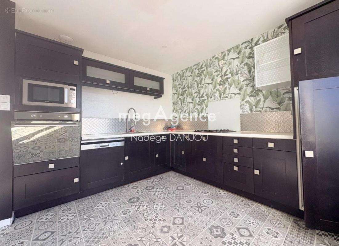 Pavillon sur sous sol 139 m2 habitables st denis de mere - photo 2