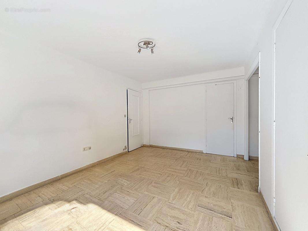 Studio etage eleve balcon - photo 3