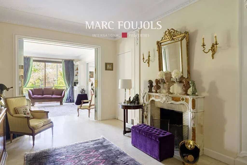 Appartement à PARIS-16E